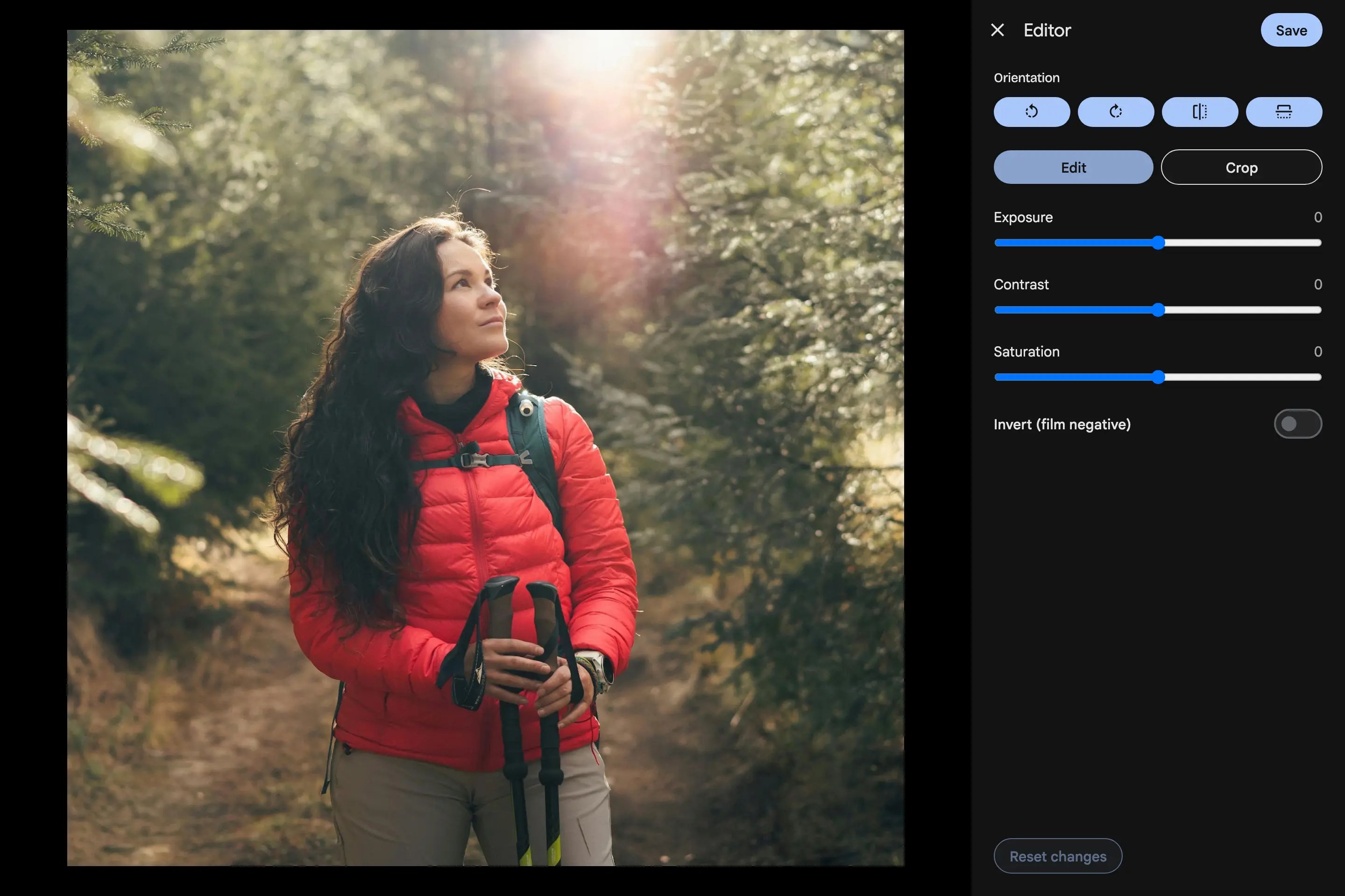 The editor before any adjustment, with the Edit and Crop toggle and the exposure, contrast and saturation sliders at zero